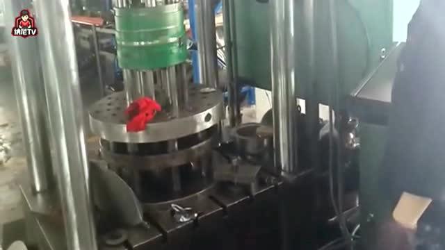 工厂实拍 看技术工人是如何把一张铁皮变成一个盆的